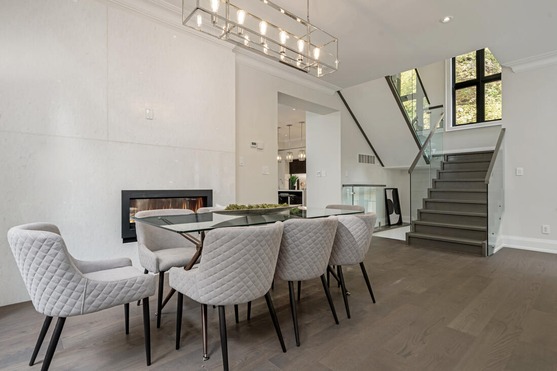 Luxury Home Staging in Toronto: Upscale Dining Room Decor